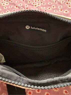 lululemon black cosmetic pouch with mesh organizer